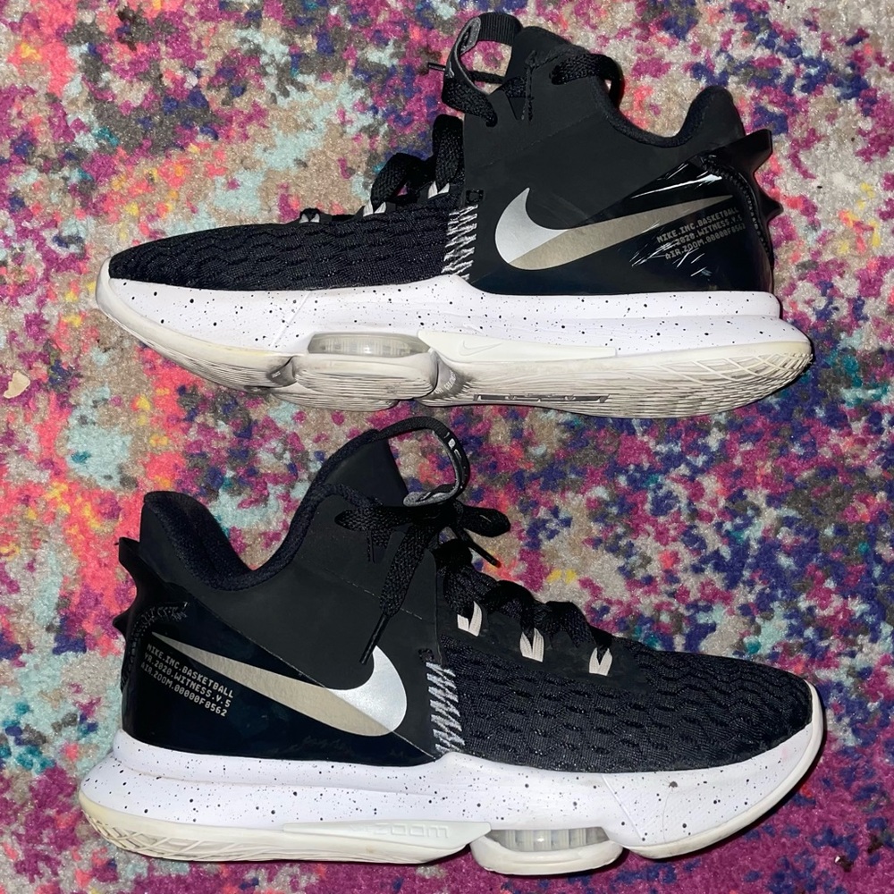 Nike LeBron Witness 5 “Black Metallic Silver” Men’s Size 9 Women’s Size 10.5